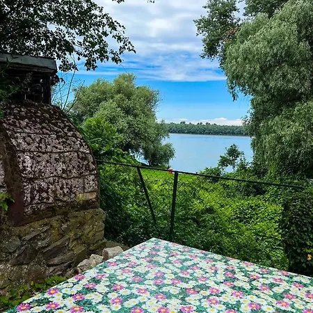 Varljivo Leto, Fruska Gora