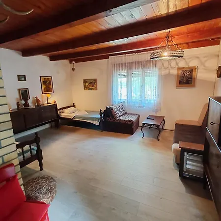 Holiday home Varljivo Leto, Fruska Gora Cortanovci